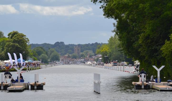 The long camera lens makes Henley’s 2,112 metres or 1 mile 550 yards look deceptively short. This traditional length of the course was the longest distance of straight water that could be obtained on the reach in 1839.