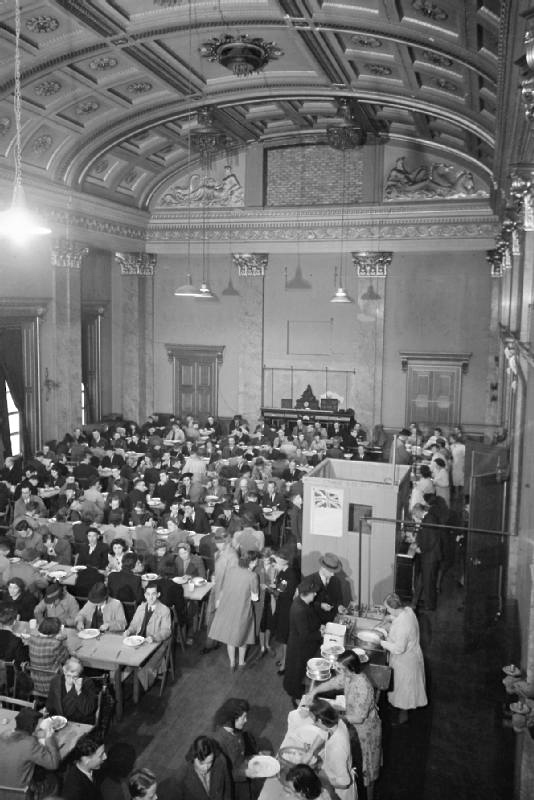 Sadly, the media were not invited to the post-race lunch this year but, in the 1939-1945 War, the Banqueting Hall was open to all as part of the Londoners’ Meal Service (LMS), a canteen providing cheap and nutritious meals for those directly or indirectly involved in war work.